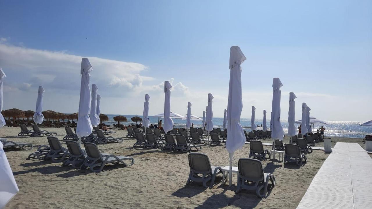 Appartamento Holiday Rezidence Kazeboo Beach Năvodari Esterno foto